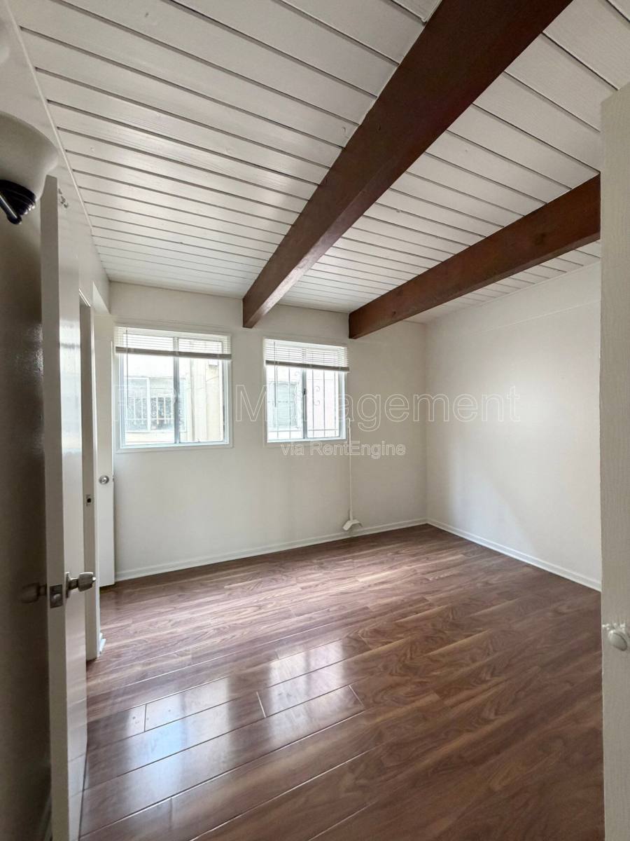 Apartment for rent at 7032 Hawthorn Ave #4, Los Angeles, CA 90028