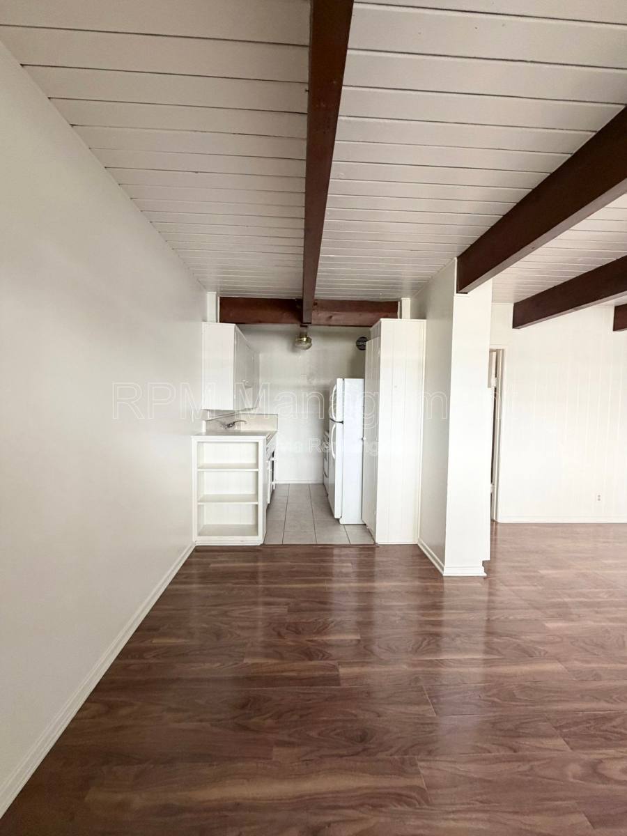 Apartment for rent at 7032 Hawthorn Ave #4, Los Angeles, CA 90028