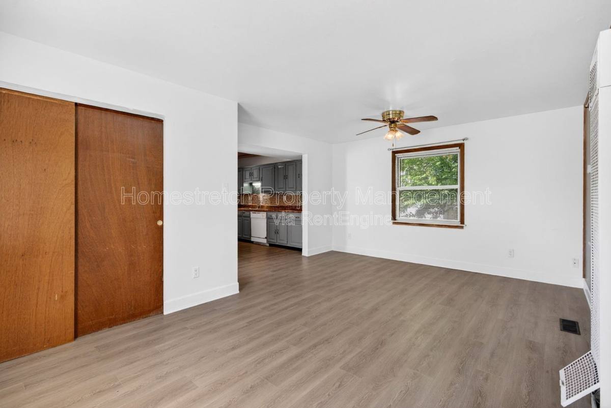 House for rent at 432 Midlothian Rd, Saint Louis, MO 63137