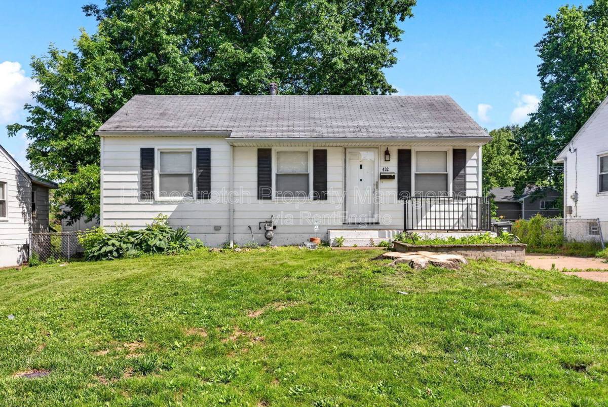 House for rent at 432 Midlothian Rd, Saint Louis, MO 63137