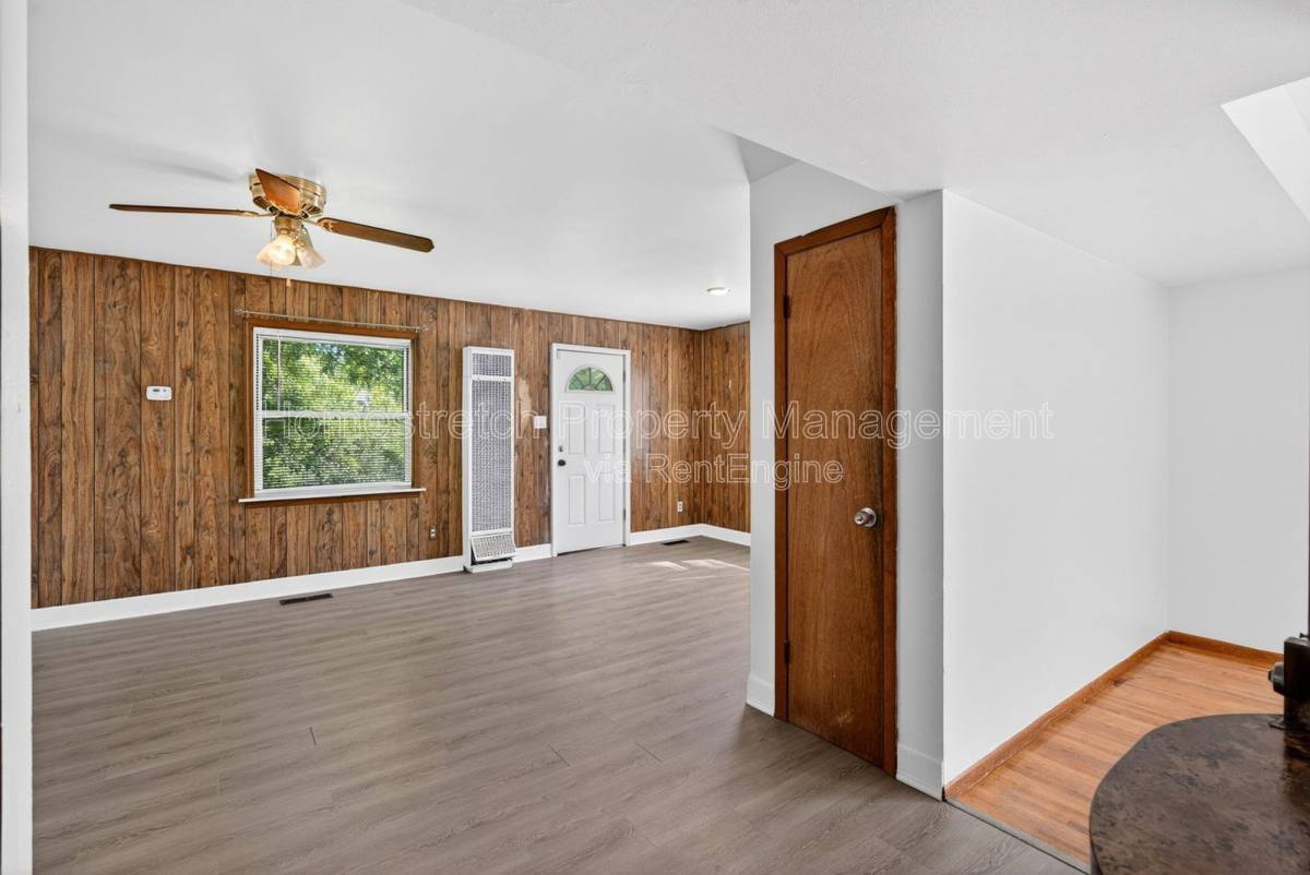 House for rent at 432 Midlothian Rd, Saint Louis, MO 63137