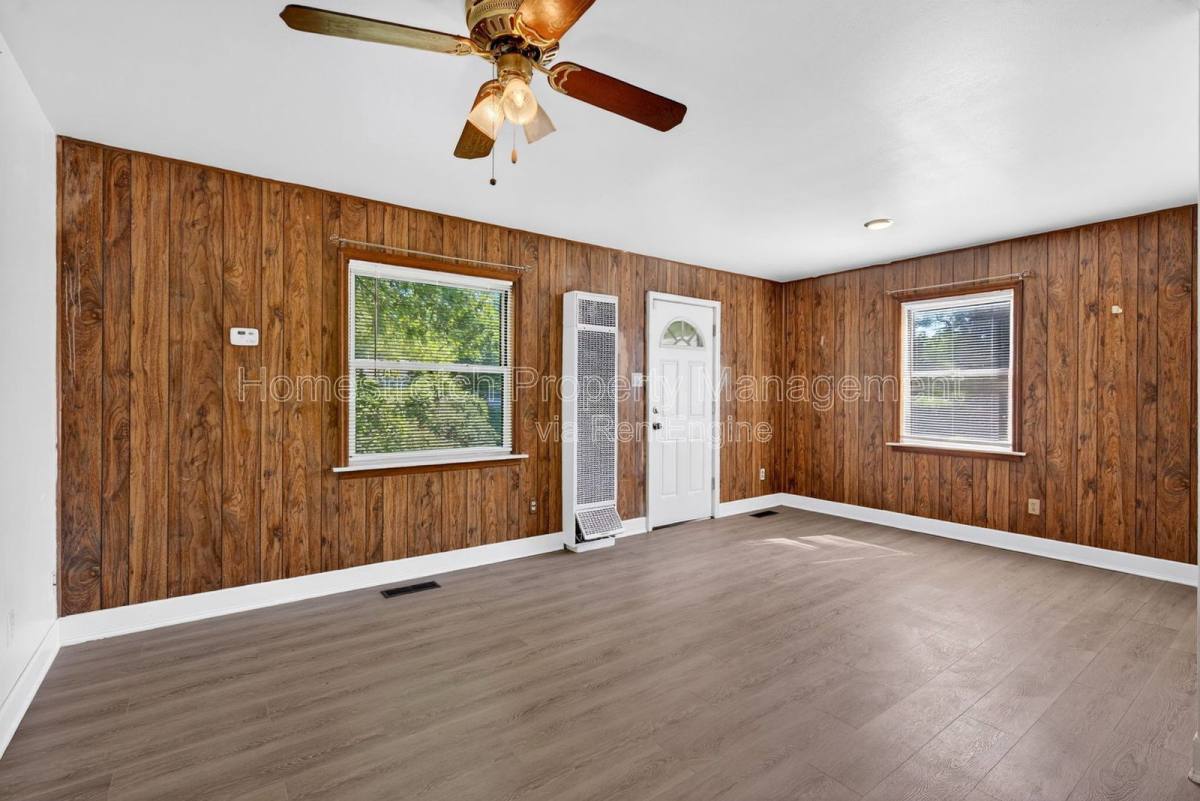 House for rent at 432 Midlothian Rd, Saint Louis, MO 63137