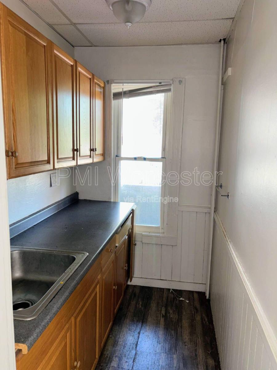 Apartment for rent at 119 W St, Worcester, MA 01609