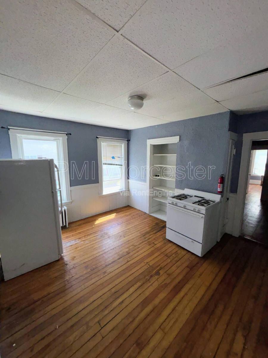 Apartment for rent at 119 W St, Worcester, MA 01609