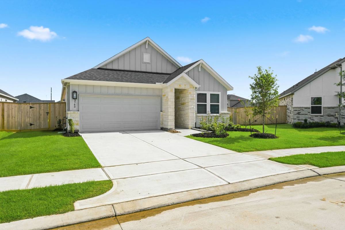 House for rent at 9743 Avalon View Dr, Cypress, TX 77433
