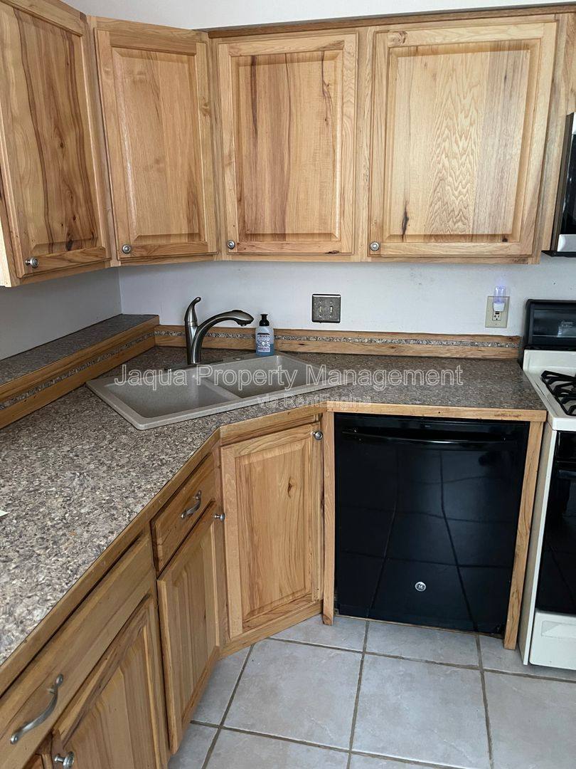 Condo for rent at 714 Garland Circle, Kalamazoo, MI 49008