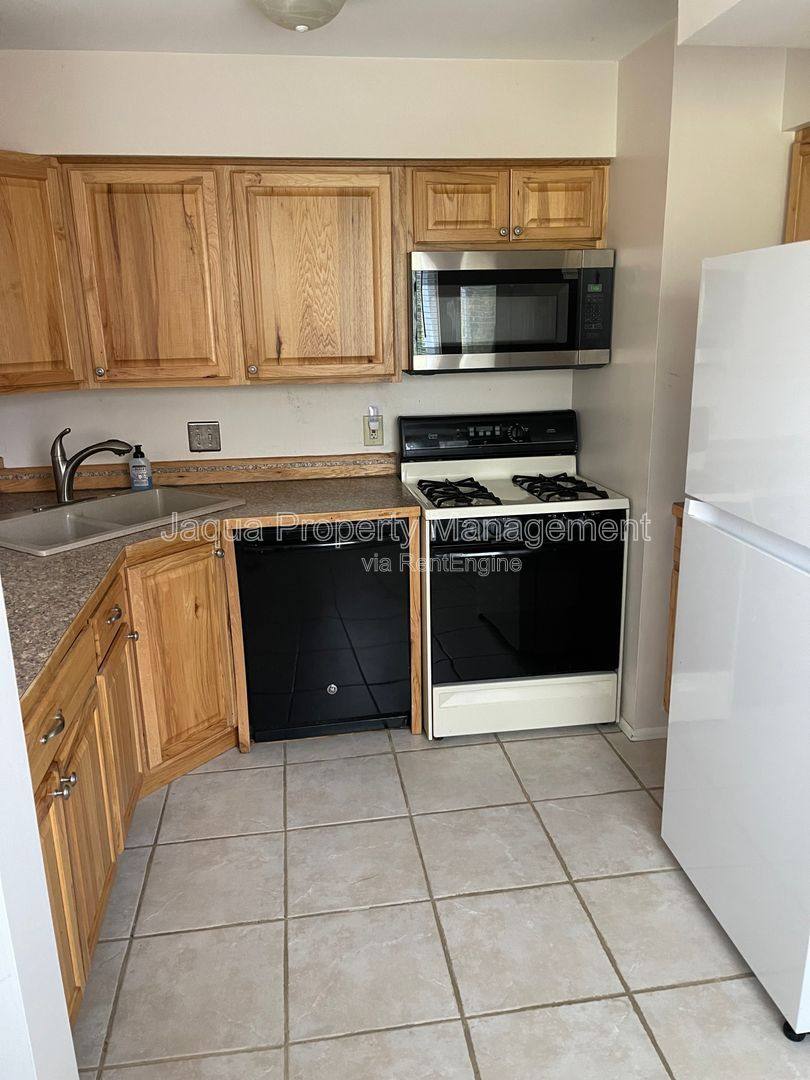 Condo for rent at 714 Garland Circle, Kalamazoo, MI 49008