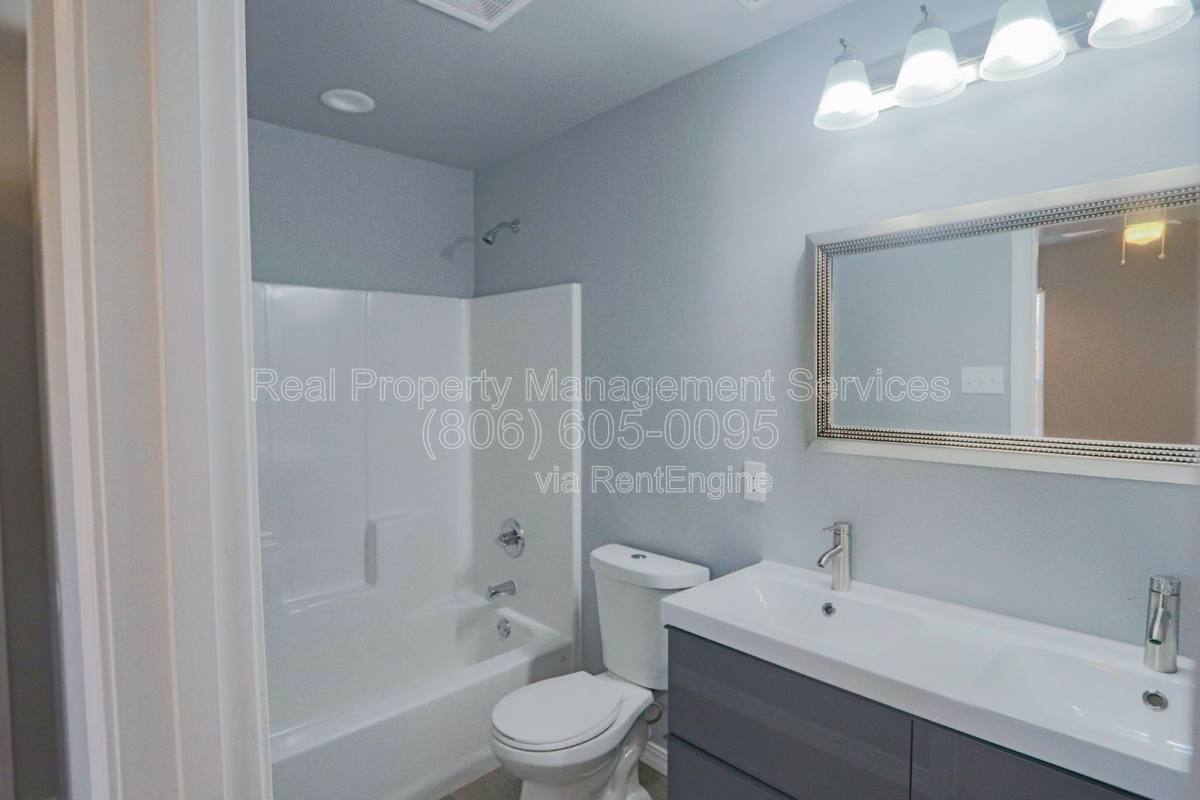 Apartment for rent at 1306 N Clinton Ave #B, Lubbock, TX 79416