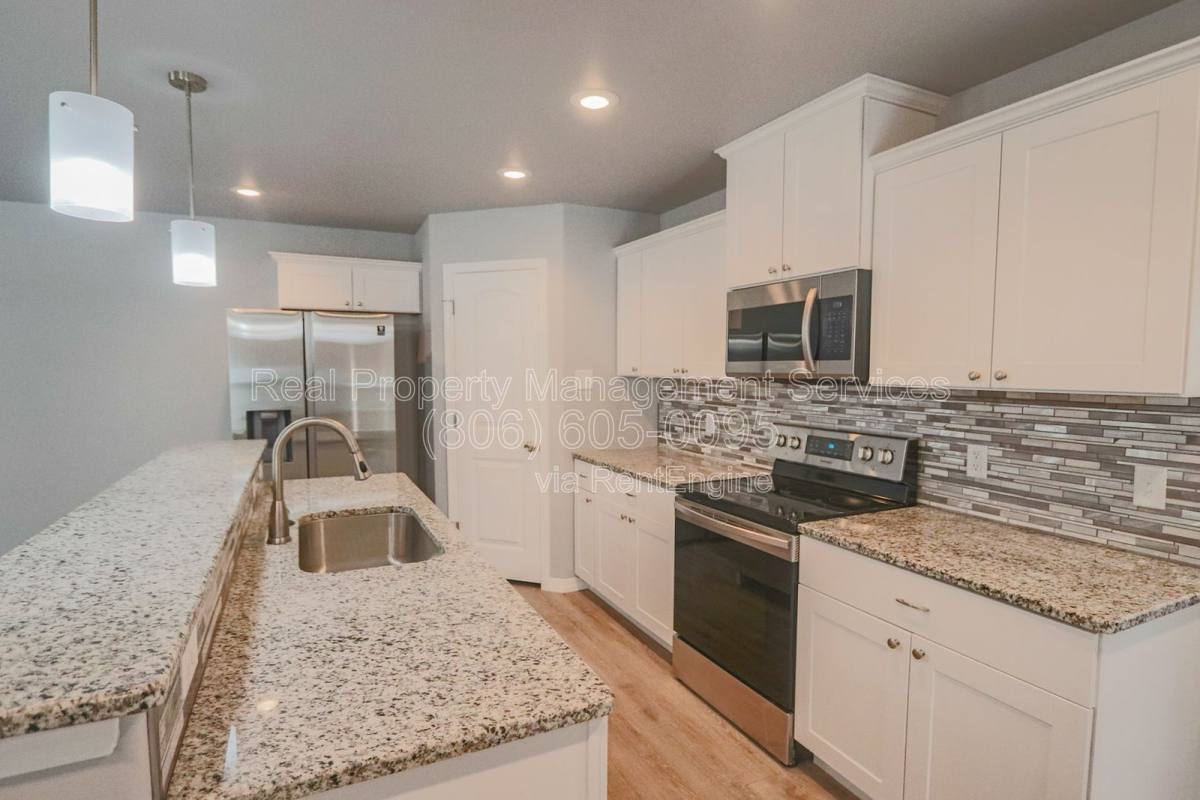 Apartment for rent at 1306 N Clinton Ave #B, Lubbock, TX 79416