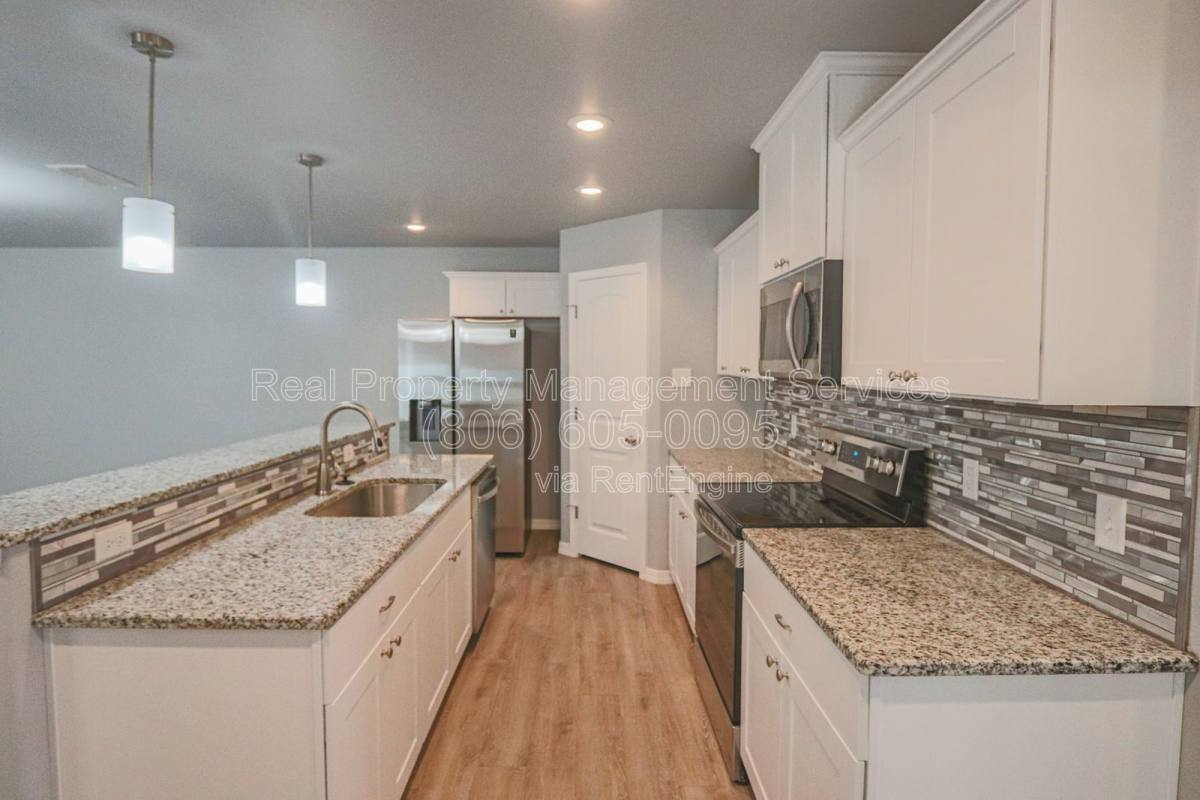 Apartment for rent at 1306 N Clinton Ave #B, Lubbock, TX 79416