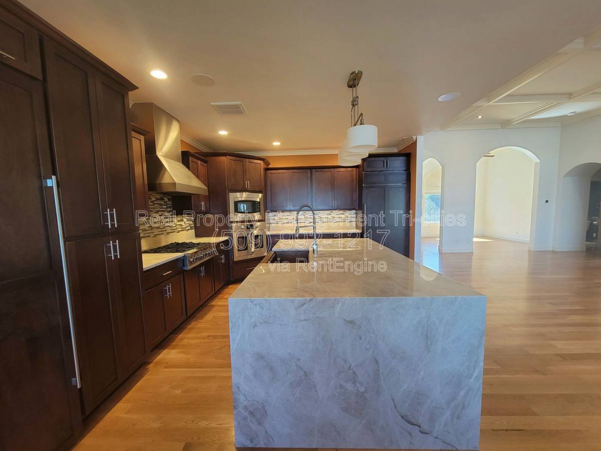 House for rent at 1644 Naples Lane, Richland, WA 99352