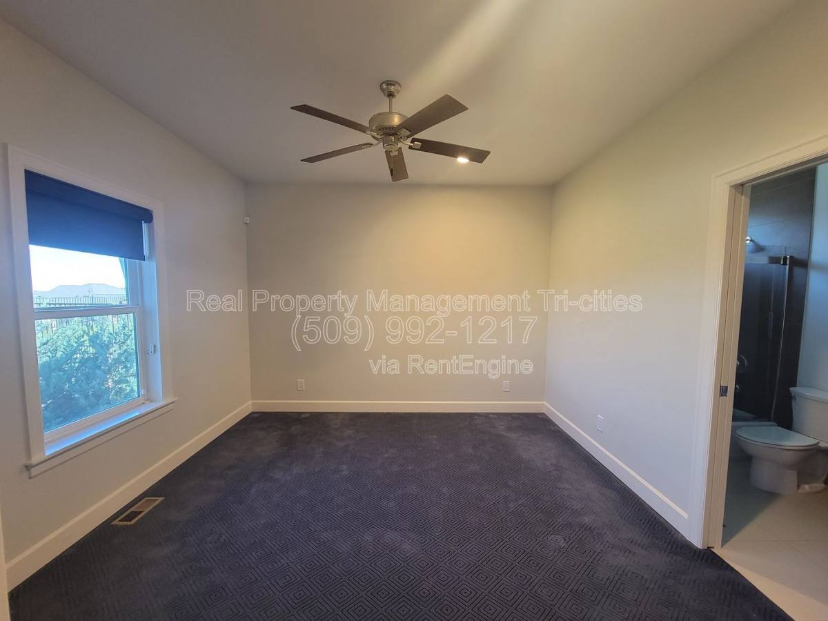 House for rent at 1644 Naples Lane, Richland, WA 99352