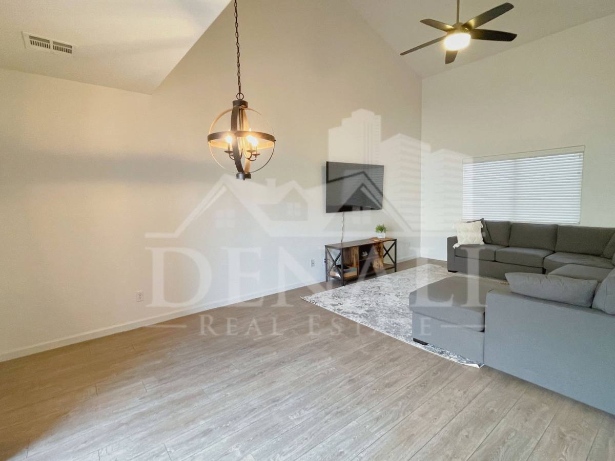 Townhouse for rent at 8144 W Beck Lane, Peoria, AZ 85382