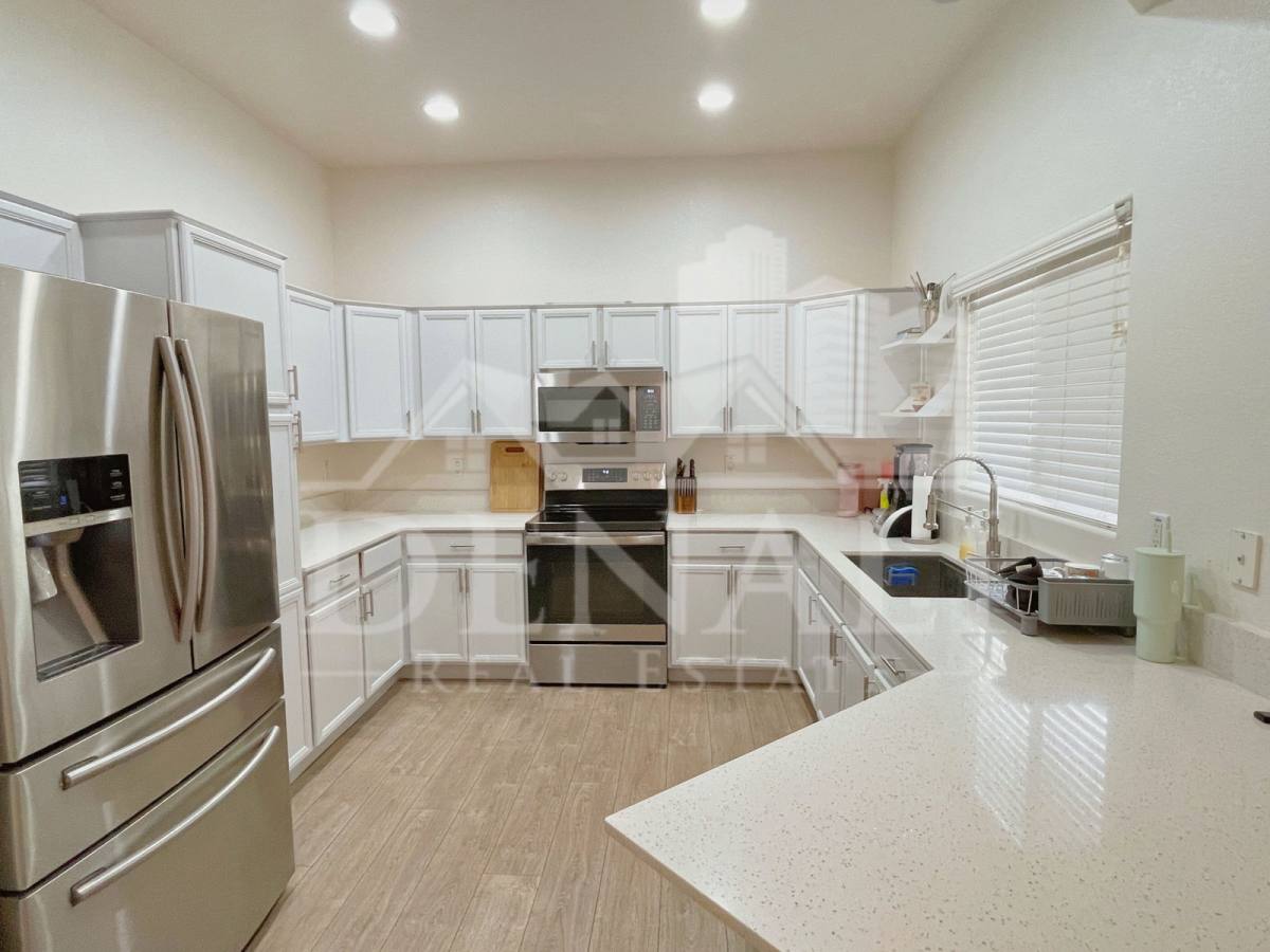 Townhouse for rent at 8144 W Beck Lane, Peoria, AZ 85382