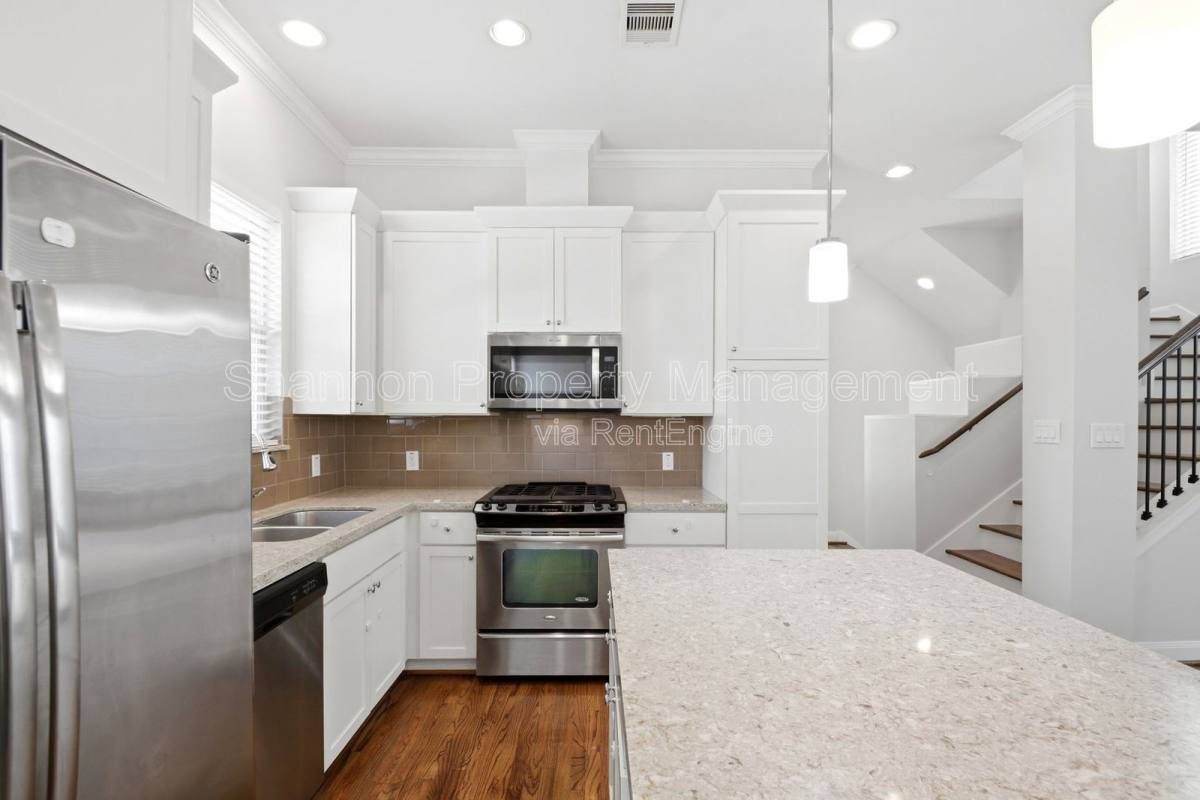 House for rent at 8239 Cambridge St, Houston, TX 77054