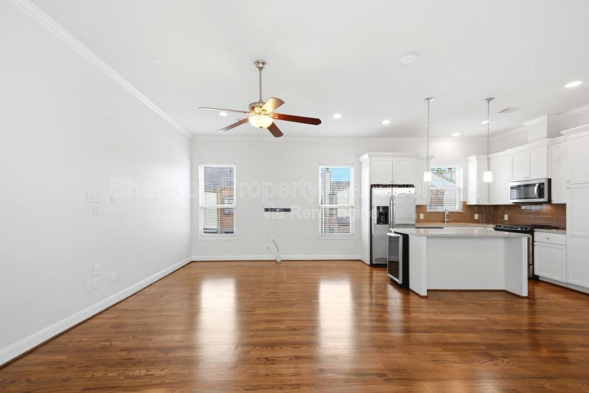 House for rent at 8239 Cambridge St, Houston, TX 77054