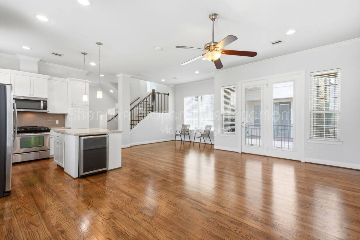 House for rent at 8239 Cambridge St, Houston, TX 77054