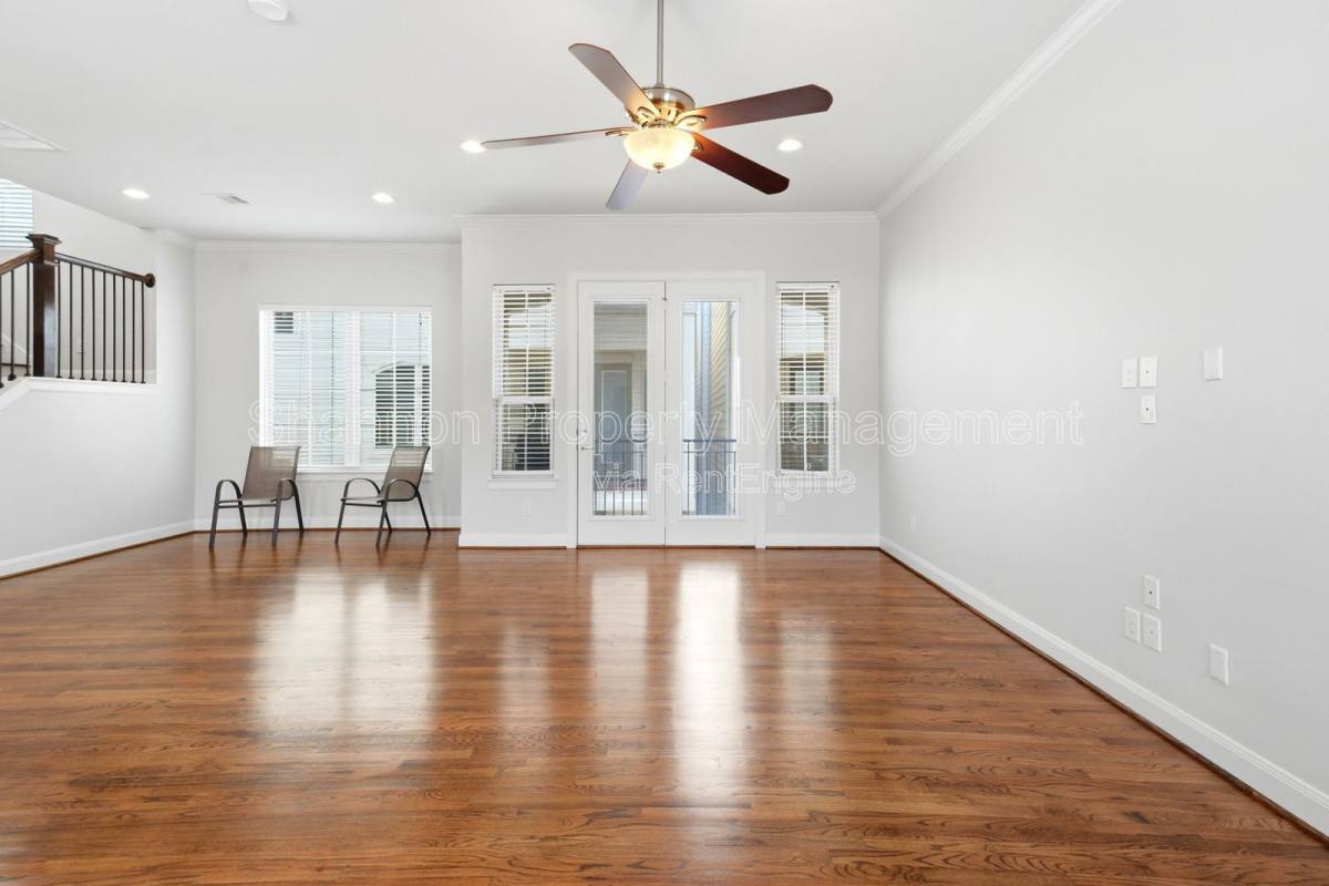 House for rent at 8239 Cambridge St, Houston, TX 77054