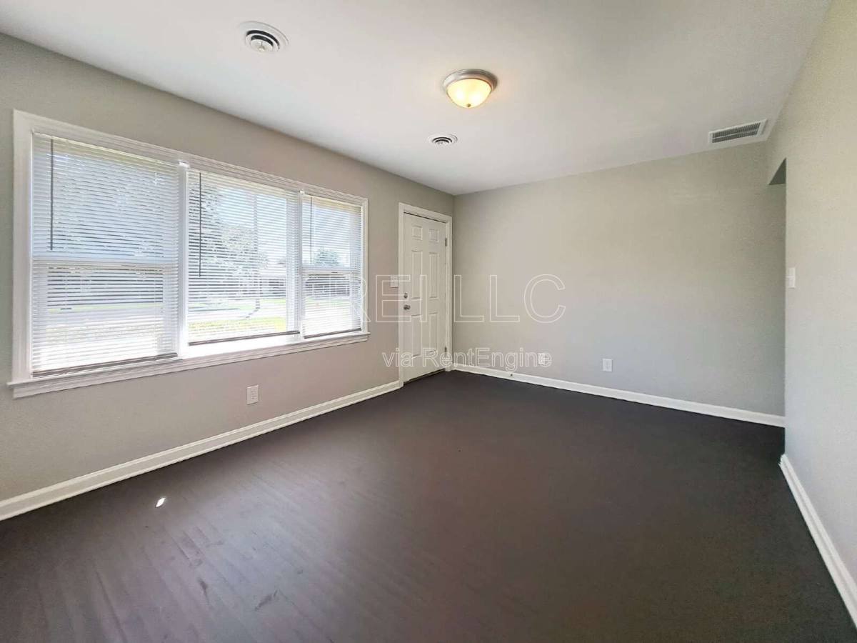 House for rent at 3219 Wilkie Rd, Louisville, KY 40216