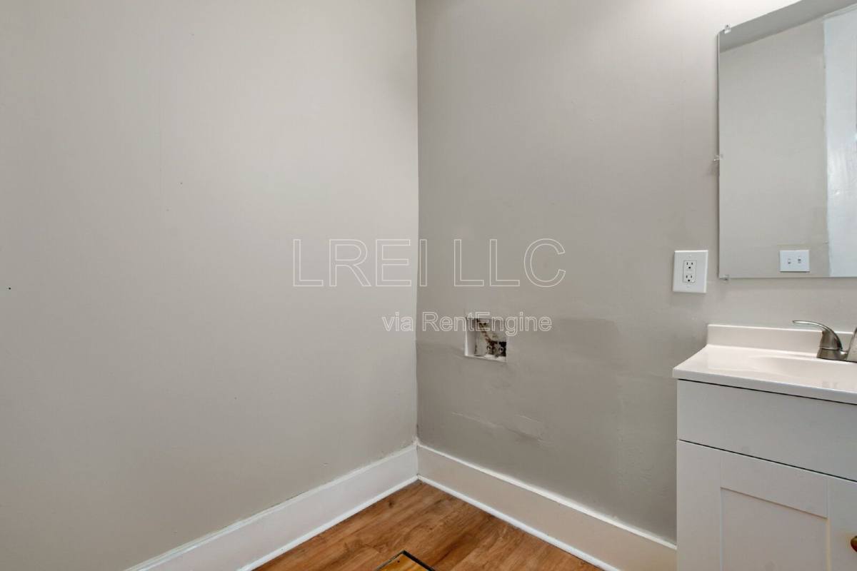 House for rent at 1705 1 2 Hale Ave, Louisville, KY 40210