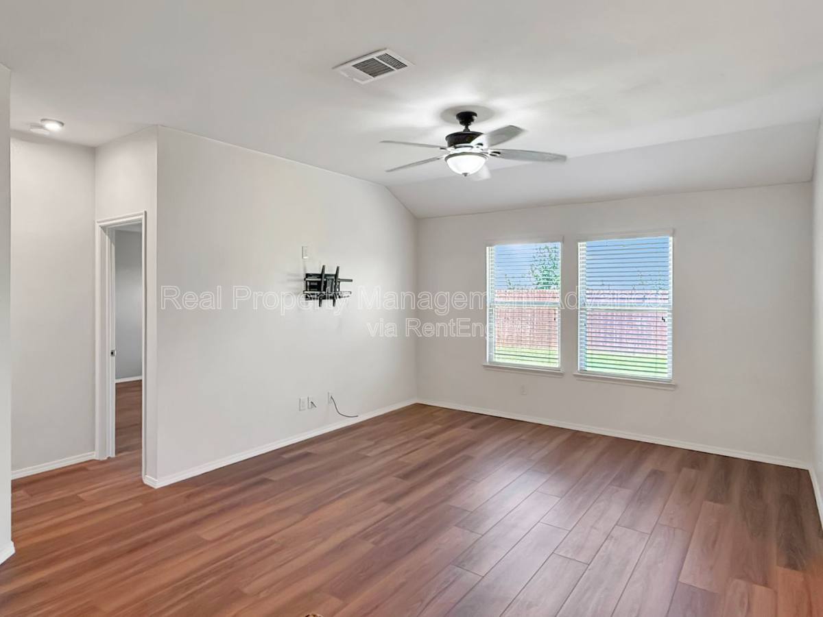 House for rent at 1305 Savannah Ridge Dr, Princeton, TX 75407