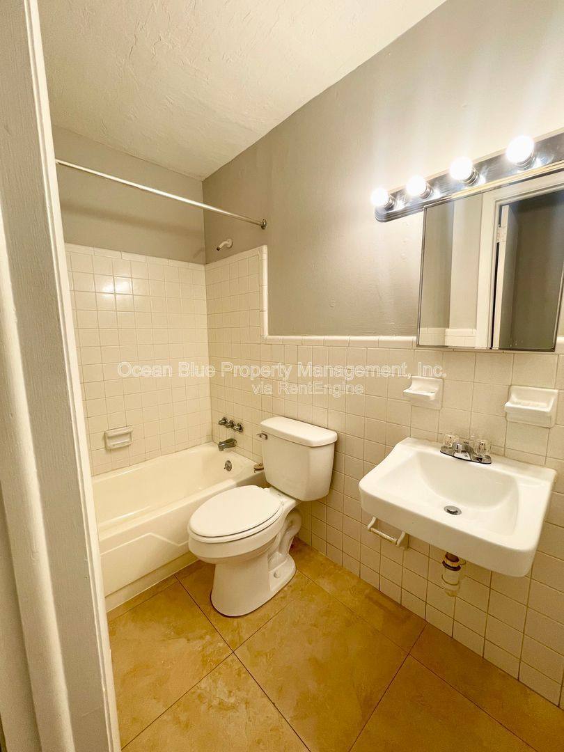 Apartment for rent at 1947 Ricardo Ave, Fort Myers, FL 33901