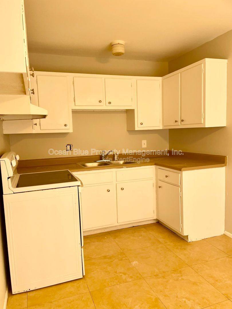 Apartment for rent at 1947 Ricardo Ave, Fort Myers, FL 33901