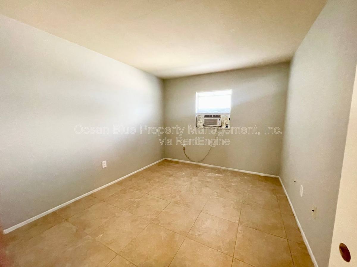 Apartment for rent at 1947 Ricardo Ave, Fort Myers, FL 33901