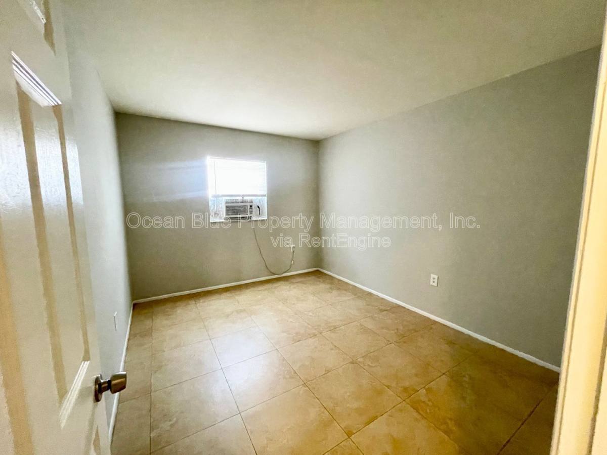 Apartment for rent at 1947 Ricardo Ave, Fort Myers, FL 33901