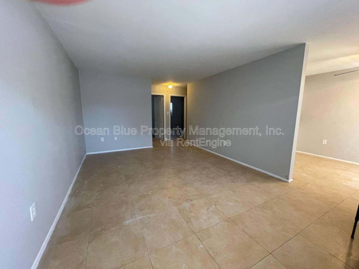 Apartment for rent at 1947 Ricardo Ave, Fort Myers, FL 33901