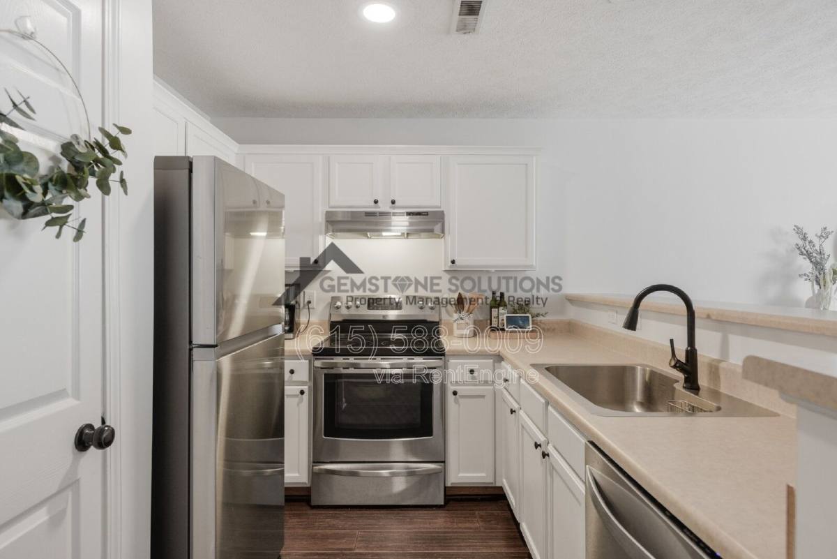 Townhouse for rent at 7111 Lenox Village Dr, Nashville, TN 37211