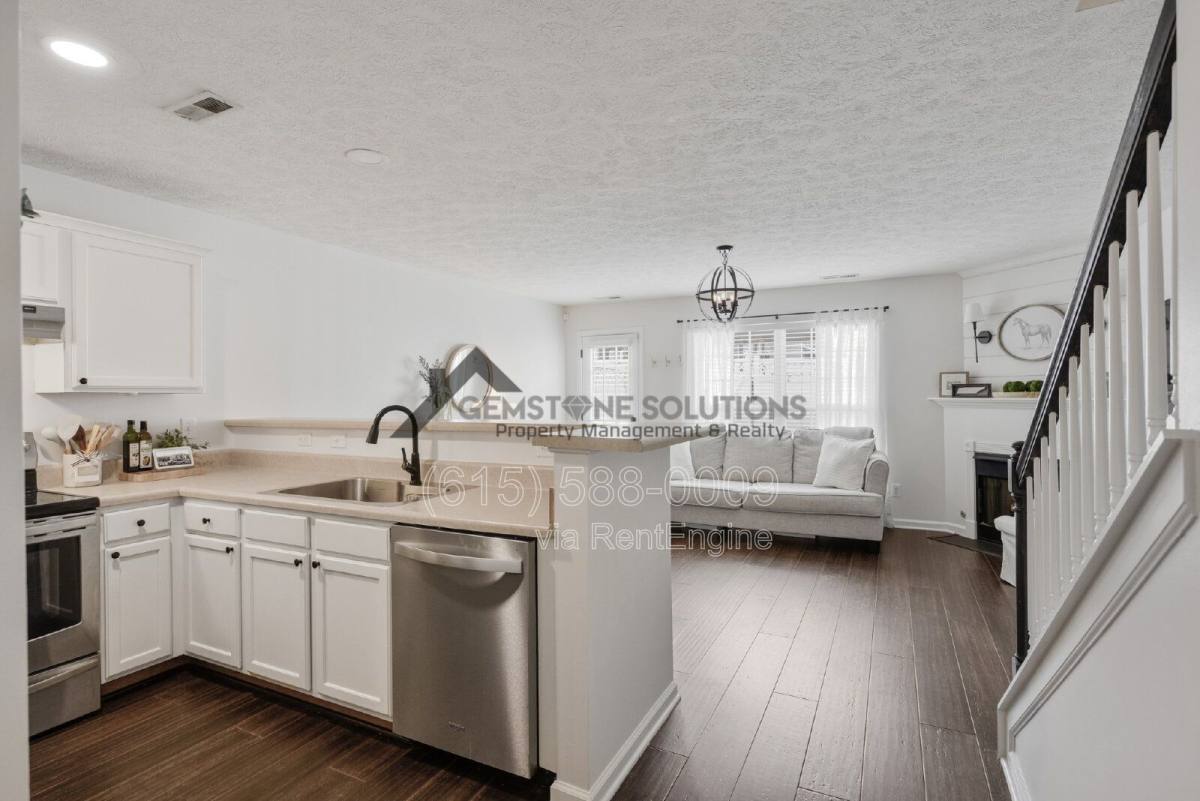 Townhouse for rent at 7111 Lenox Village Dr, Nashville, TN 37211