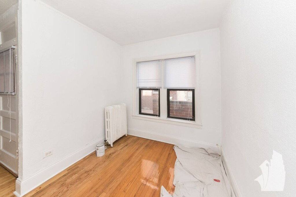 Apartment for rent at 629 W Cornelia Ave, Chicago, IL 60657