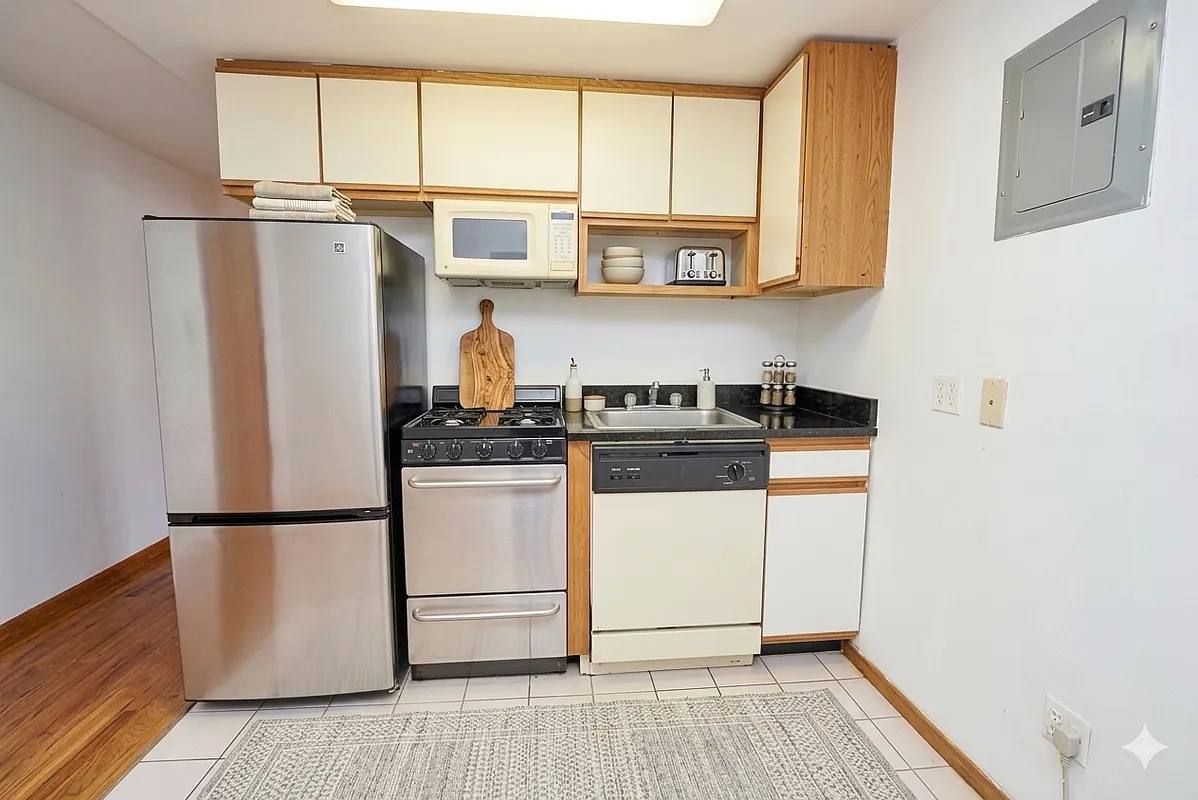Apartment for rent at 29 7th Ave S, New York, NY 10014
