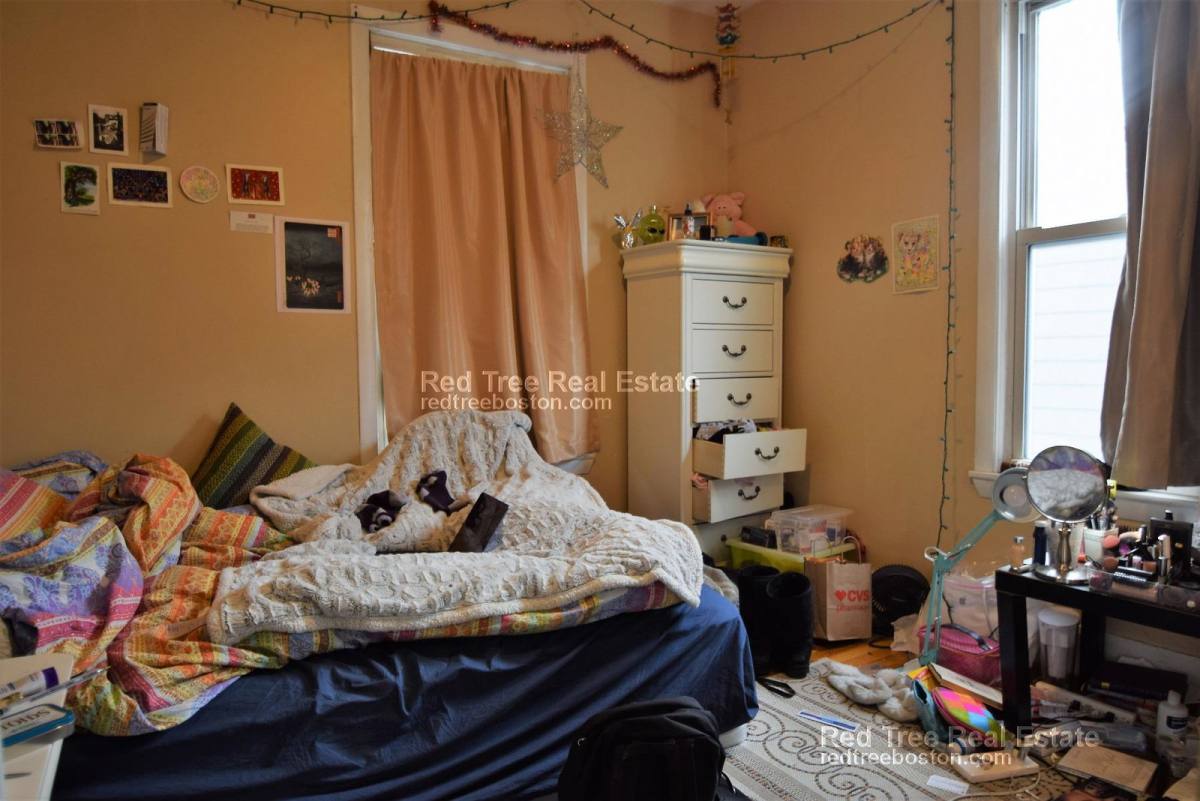 Apartment for rent at 216 Freeman St #2, Brookline, MA 02446