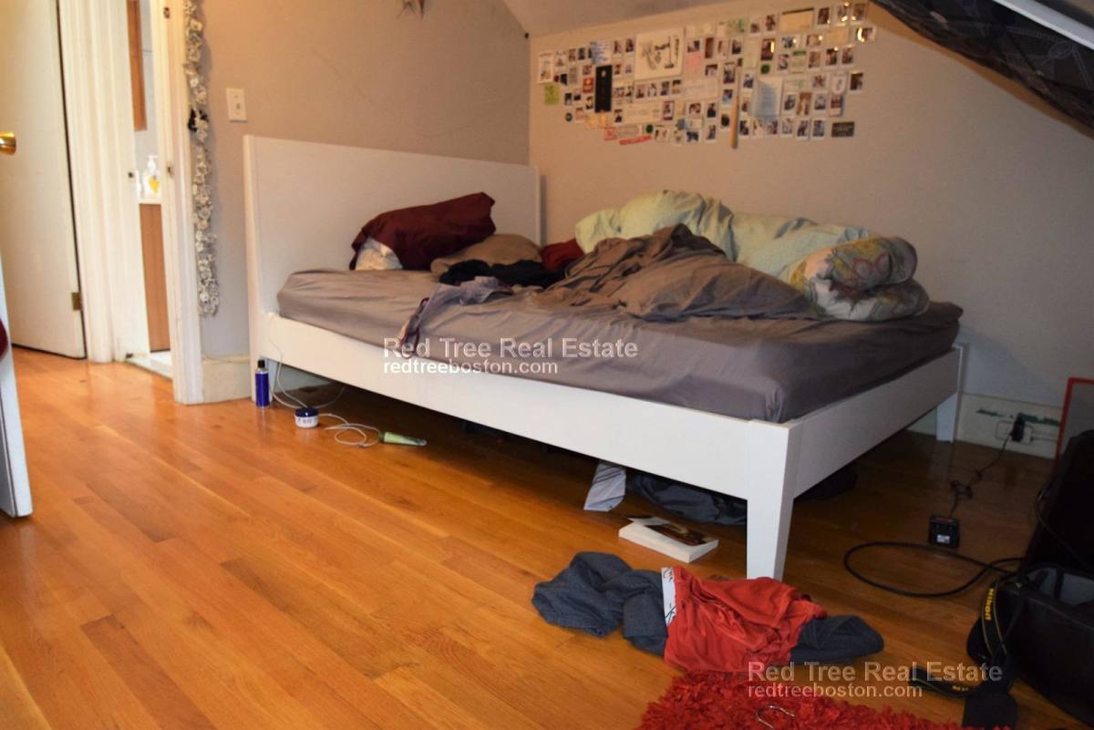 Apartment for rent at 216 Freeman St #2, Brookline, MA 02446