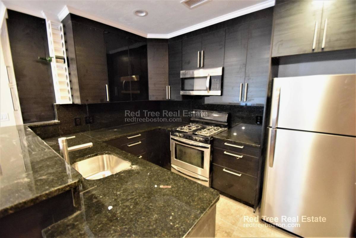 Apartment for rent at 1616 Beacon St #2, Brookline, MA 02446