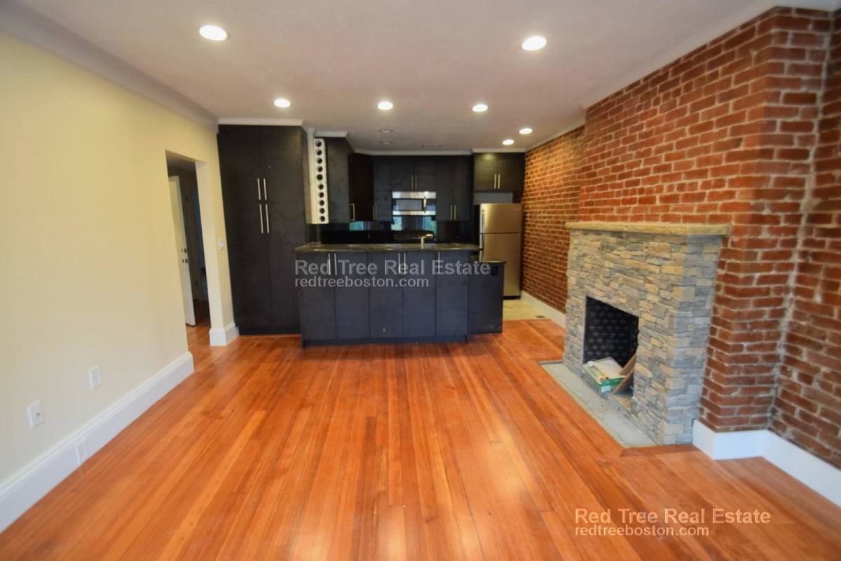 Apartment for rent at 1616 Beacon St #2, Brookline, MA 02446