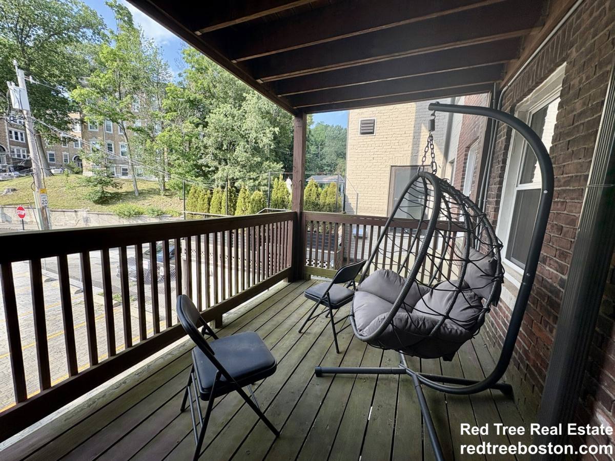 Apartment for rent at 1616 Beacon St #2, Brookline, MA 02446