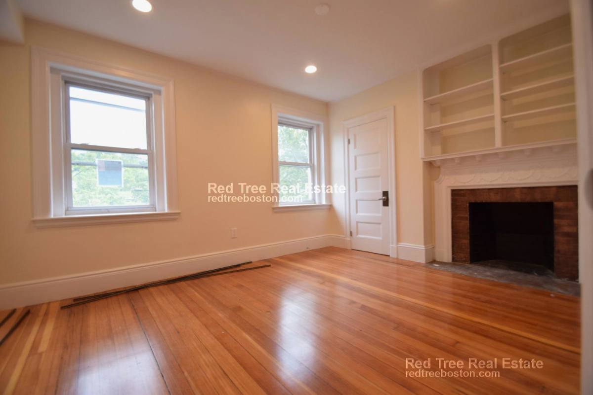 Apartment for rent at 1616 Beacon St #2, Brookline, MA 02446