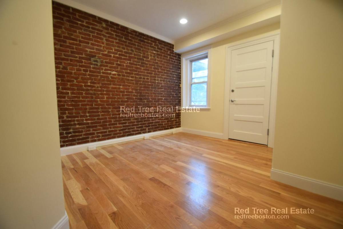 Apartment for rent at 1616 Beacon St #2, Brookline, MA 02446