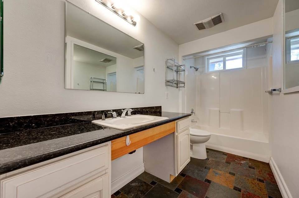House for rent at 20078 S Henrici Rd, Oregon City, OR 97045