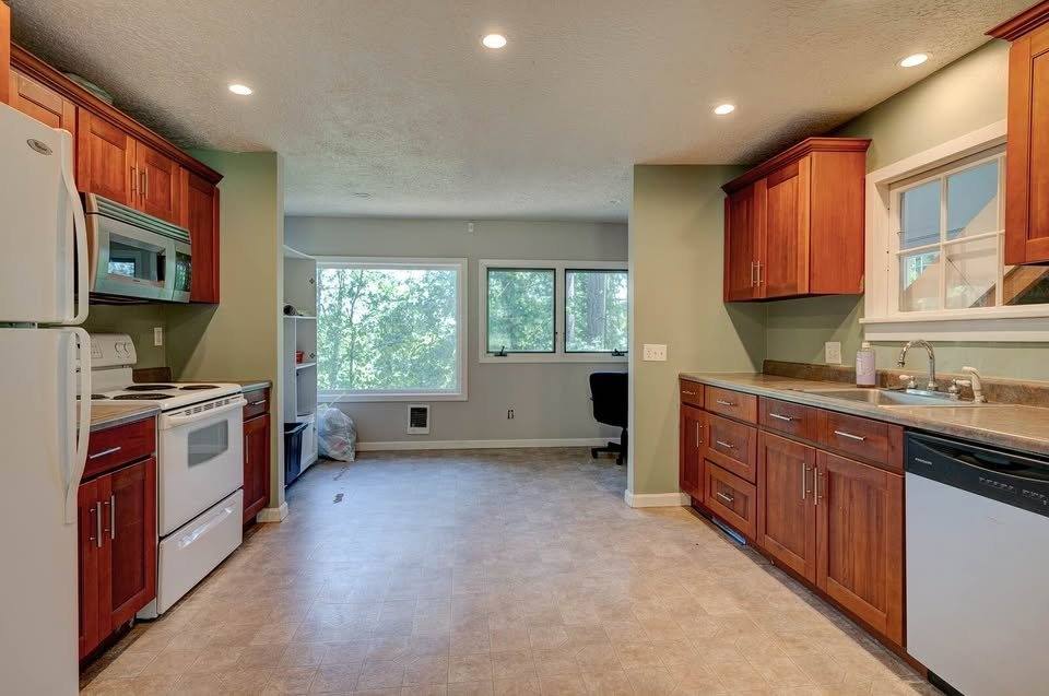 House for rent at 20078 S Henrici Rd, Oregon City, OR 97045