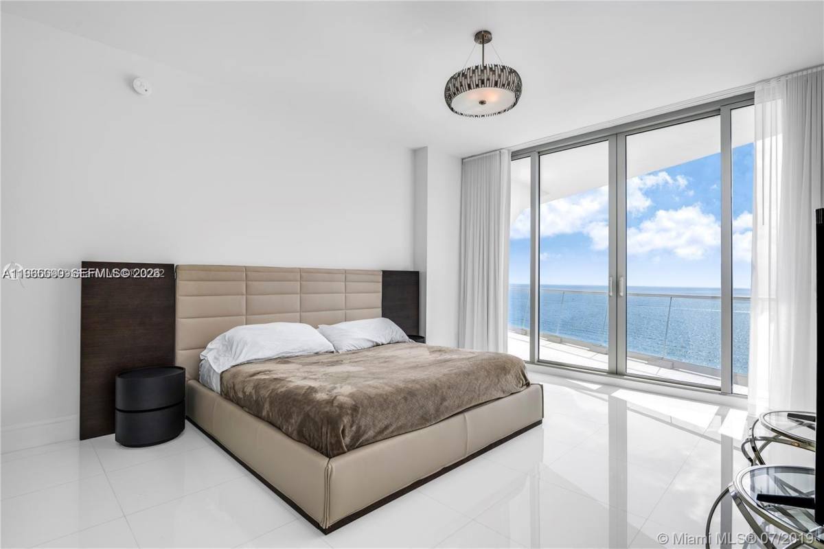 Apartment for rent at 16901 Collins Ave #1905, North Miami Beach, FL 33160