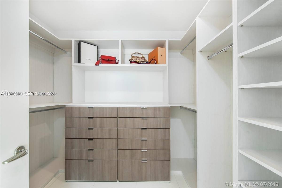 Apartment for rent at 16901 Collins Ave #1905, North Miami Beach, FL 33160