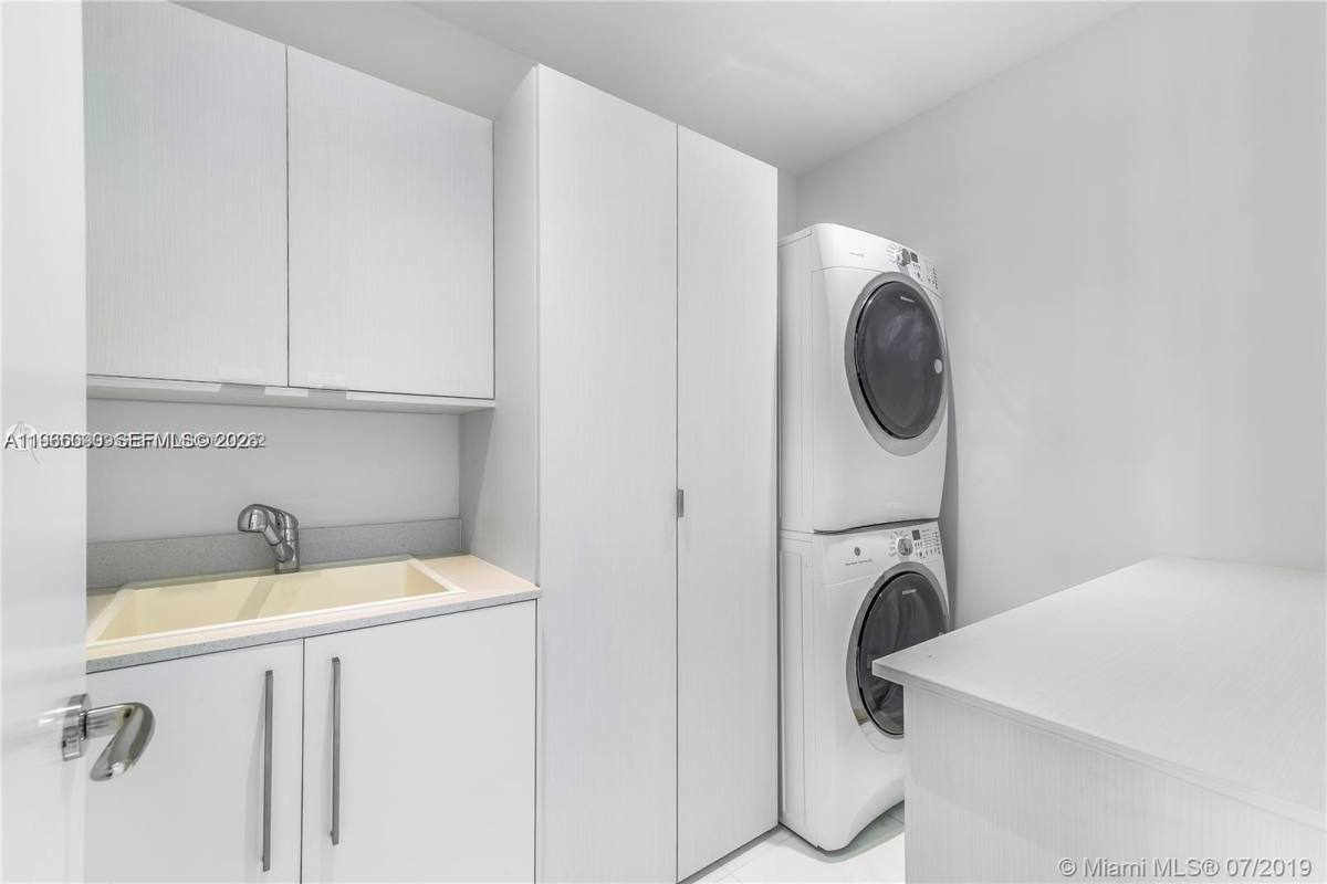Apartment for rent at 16901 Collins Ave #1905, North Miami Beach, FL 33160