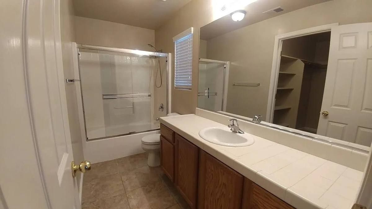 House for rent at 4328 E Oak Ave, Visalia, CA 93292