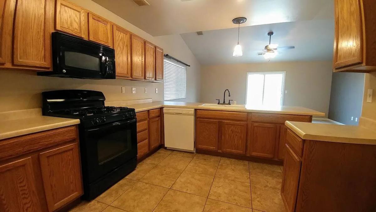 House for rent at 4328 E Oak Ave, Visalia, CA 93292