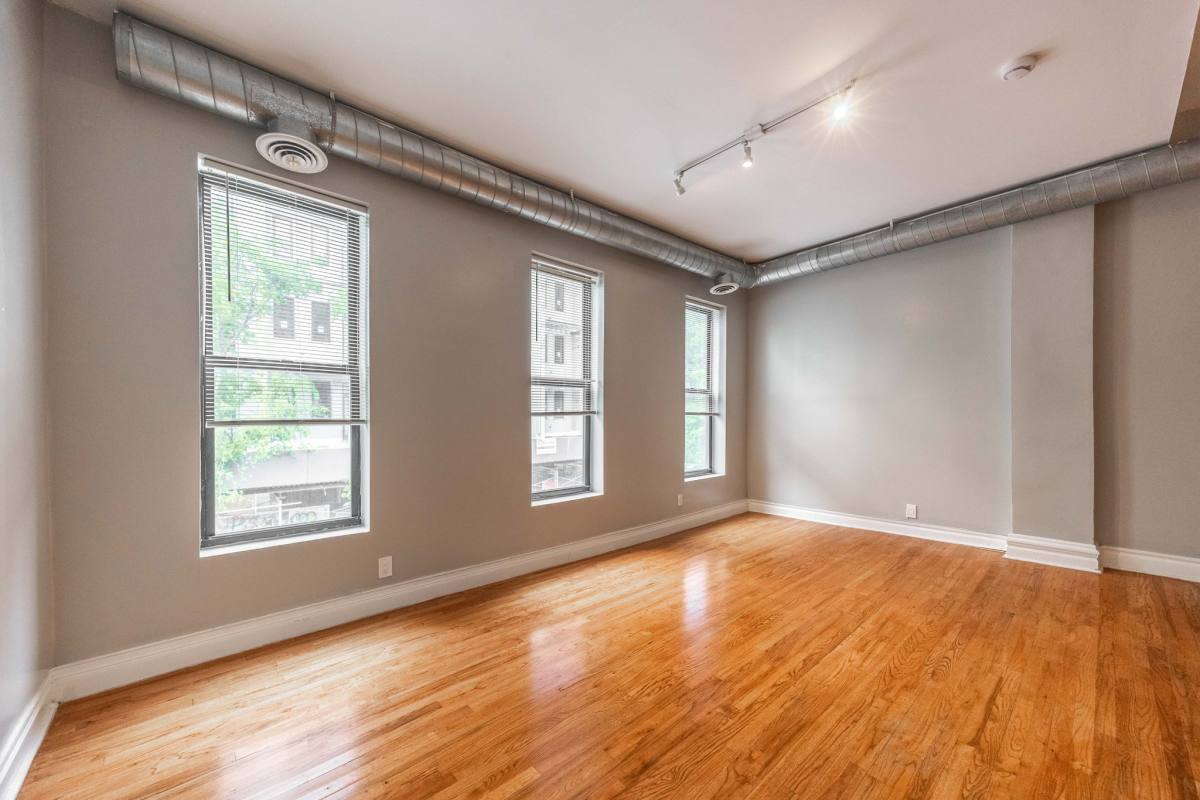Apartment for rent at 1877 N Miilwaukee #2F, Chicago, IL 60647