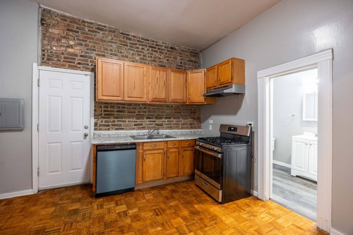 Apartment for rent at 1877 N Miilwaukee #2F, Chicago, IL 60647